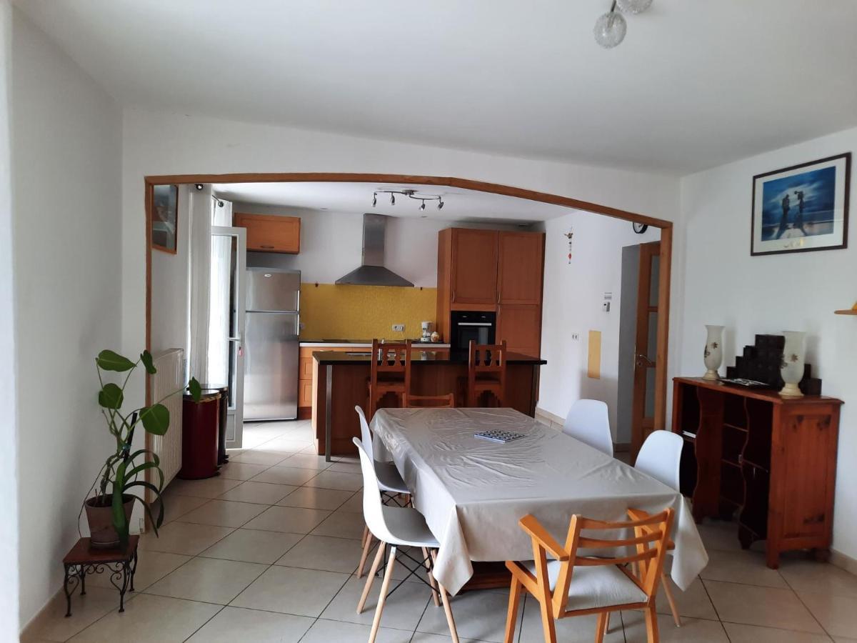 Maison Spacieuse Et Agreable Saint-Georges-de-Luzençon Екстериор снимка