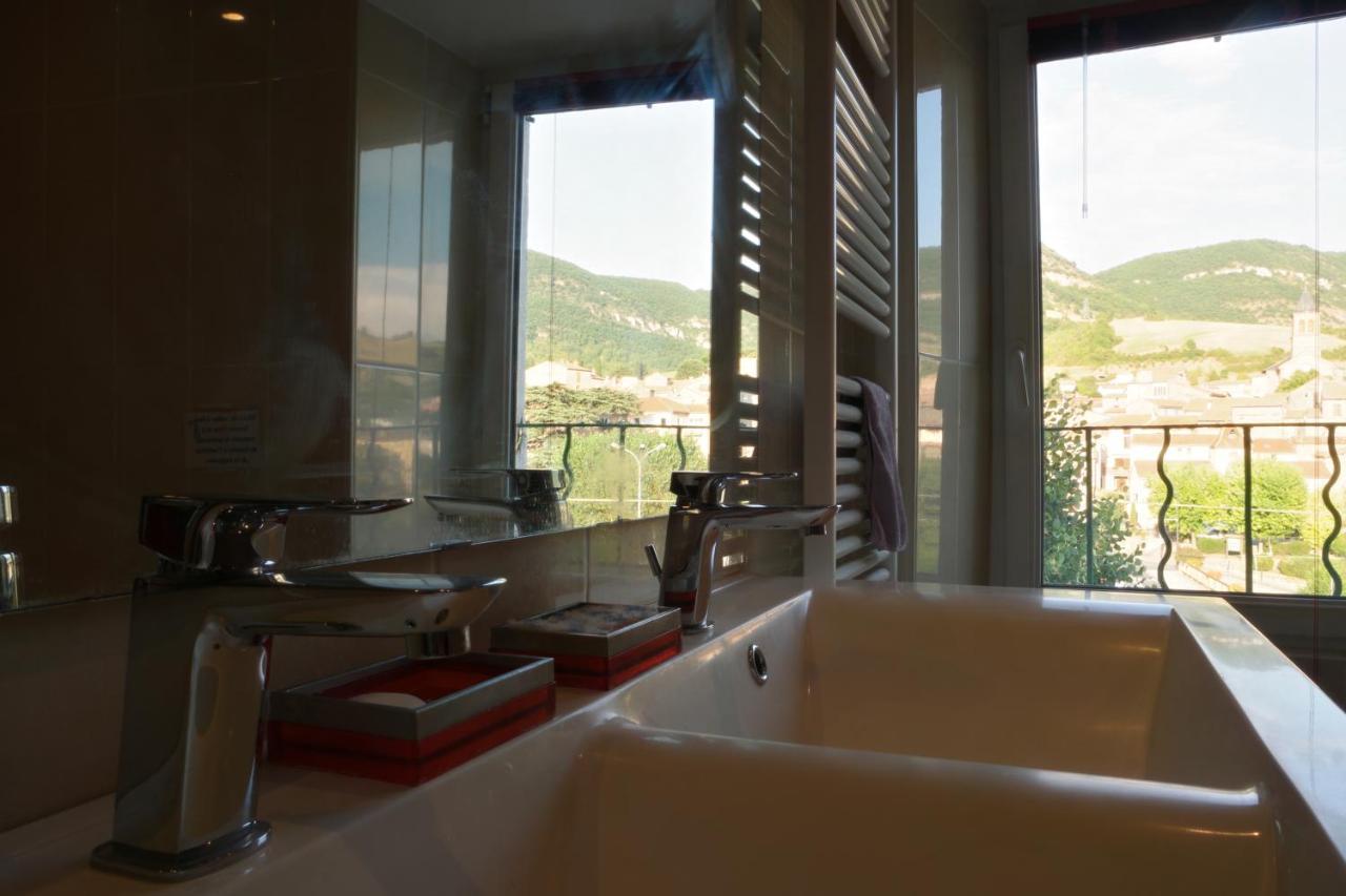 Maison Spacieuse Et Agreable Saint-Georges-de-Luzençon Екстериор снимка