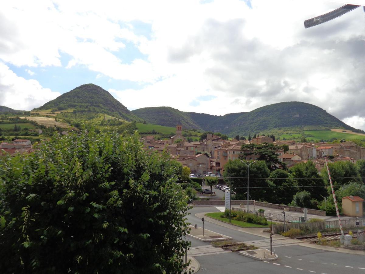 Maison Spacieuse Et Agreable Saint-Georges-de-Luzençon Екстериор снимка