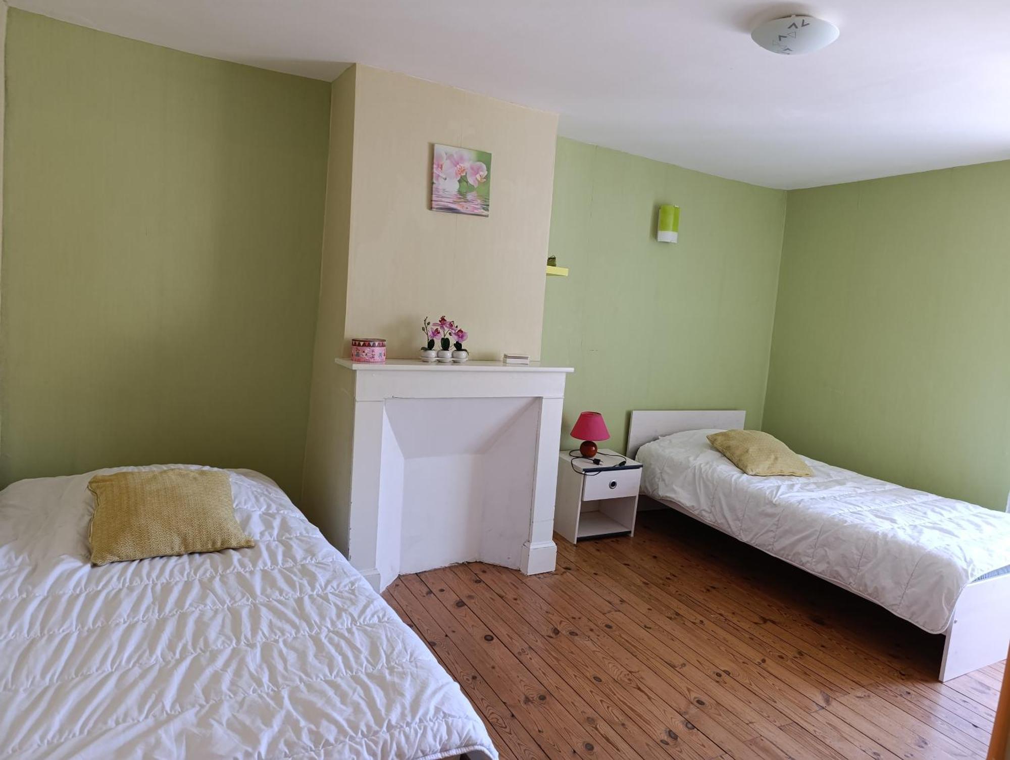 Maison Spacieuse Et Agreable Saint-Georges-de-Luzençon Екстериор снимка