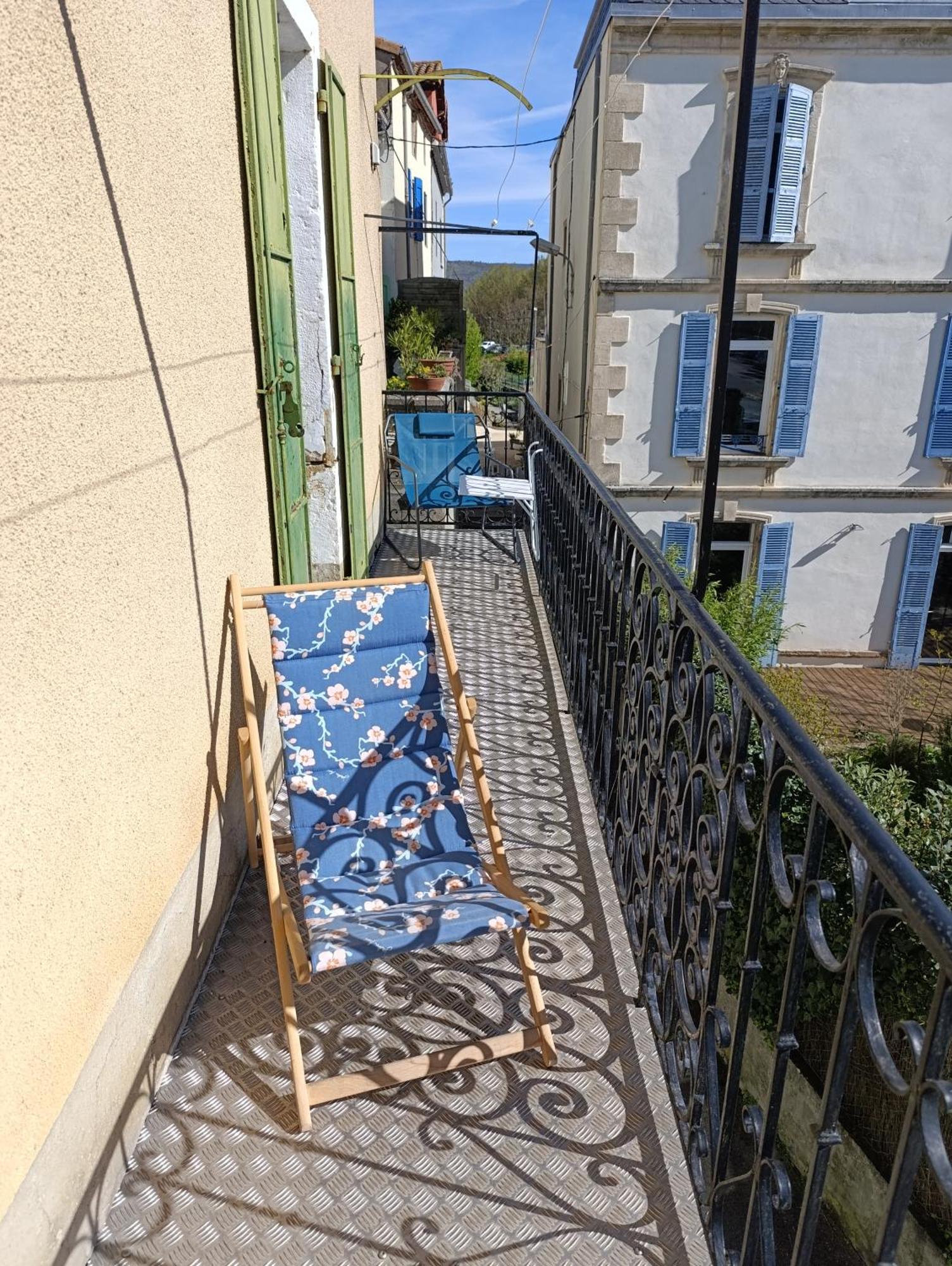 Maison Spacieuse Et Agreable Saint-Georges-de-Luzençon Екстериор снимка